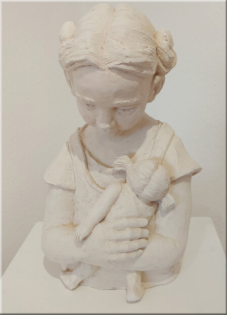 Mädchen mit Puppe