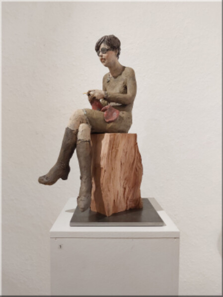 Fadenfroh auf Holzsockel